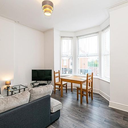 One Bedroom Holiday Apartment Colwyn Bay Exterior photo
